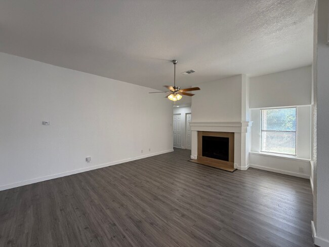 Photo - 7230 Grassy Trail