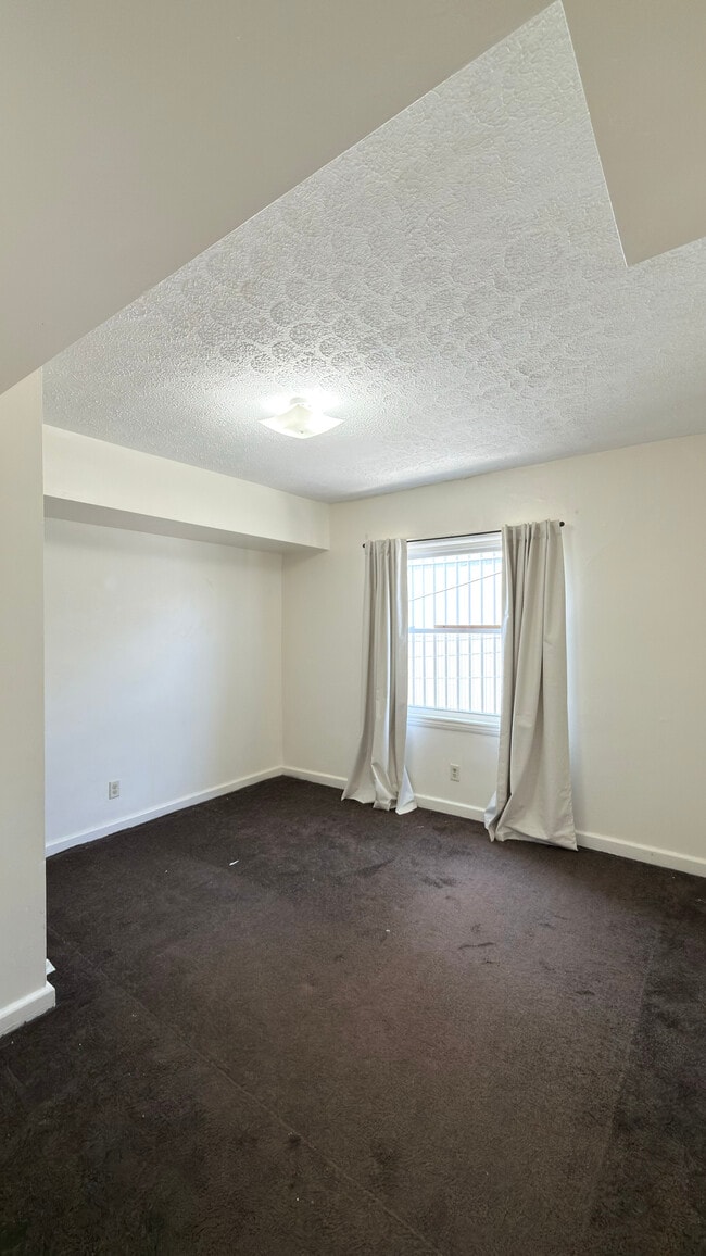 Photo - 221 Walnut St Unidad Apartment D