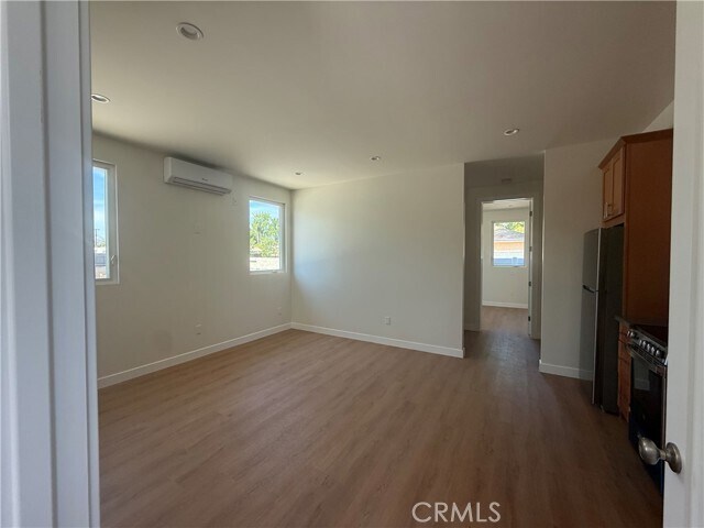 Photo - 20953 Saticoy St