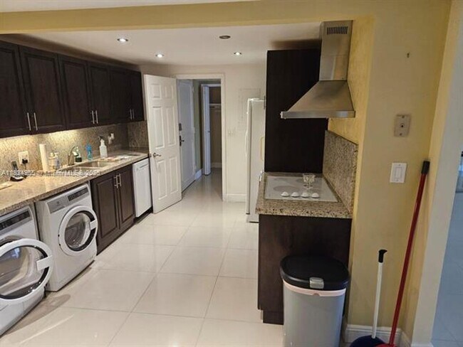 Photo - 1800 NE 114th St Unit 1800 NE 114th St  508