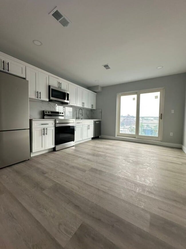 Building Photo - 1407-11 Point Breeze Ave Unit 401