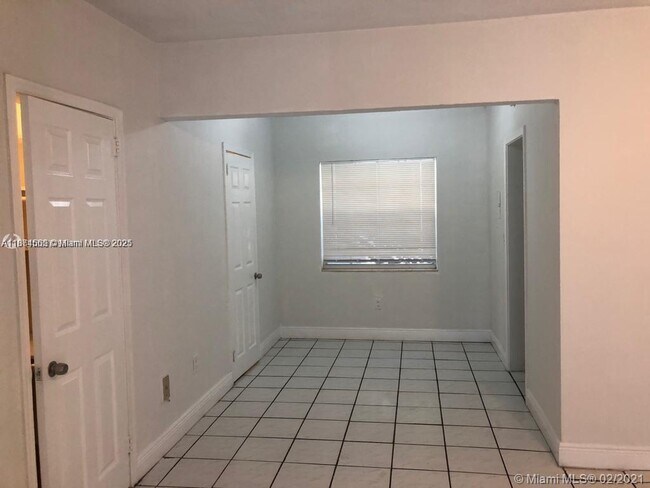 Building Photo - 1791 Marseille Dr Unit 2 Rental