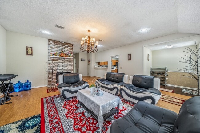 Building Photo - 9915 Villa Verde Dr