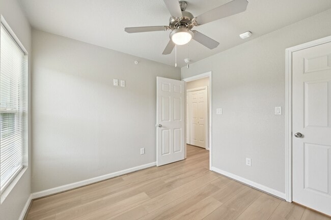 Building Photo - 254 Plez Morgan Unit D