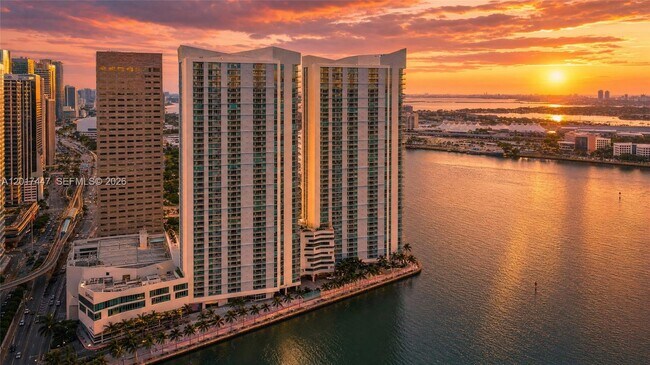 Photo - 325 S Biscayne Blvd Unidad UPH24