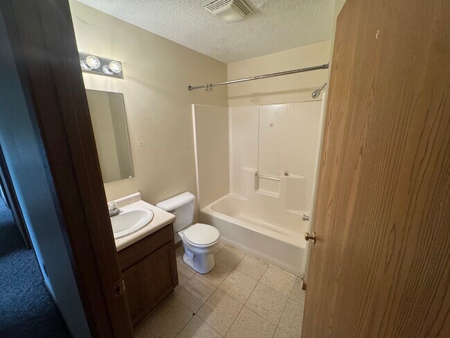 414 14th Ave W