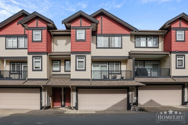 Building Photo - Gorgeous and Spacious 3 Bedroom 2.5 Bathroom Townhome in Cloverdale Surrey Unit 31
