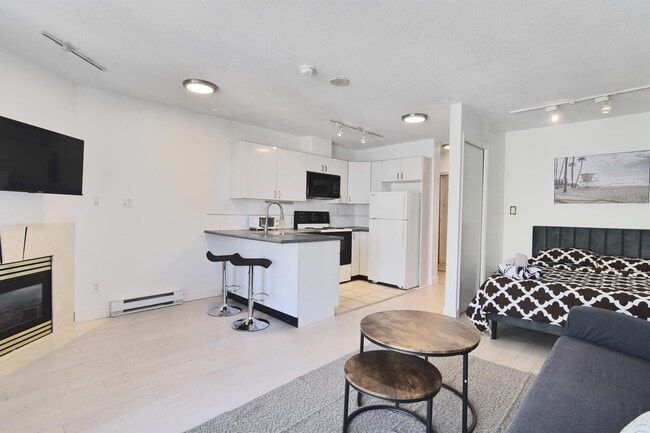 Building Photo - 939 Homer St