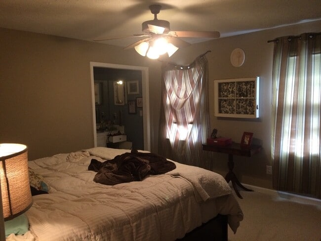 Photo - Spacious 3 Bedroom 2.5 Bath Townhome with Community Pool!!