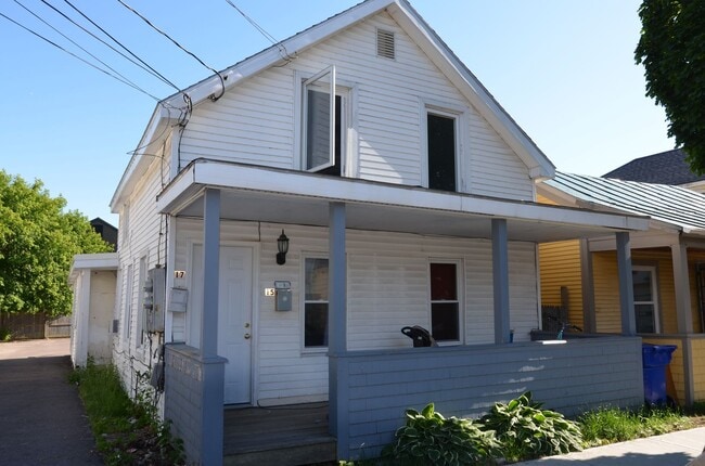 Building Photo - 15-17 Peru Street Unit 17