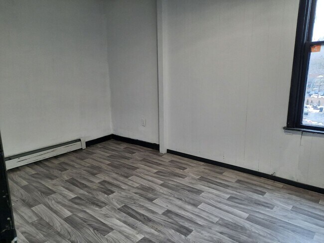 Photo - 32 Douw St Unit Fl 3