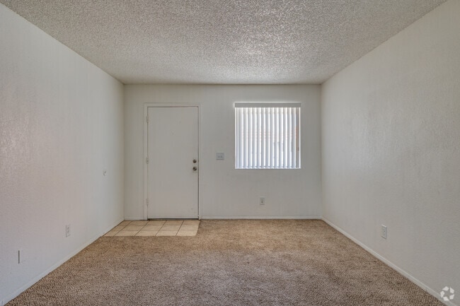 2BR, 1BA - 800SF - Living