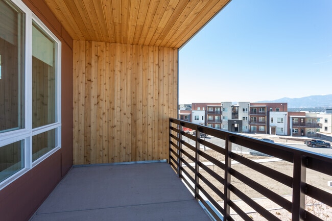 1BR, 1BA - 701 SF