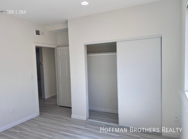 Photo - 6829 Simpson Ave Unit 1