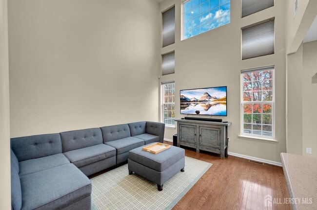 Photo - 304 Cambridge Dr