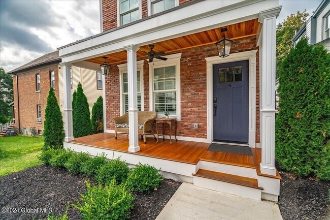 Photo - 4 N Circular St