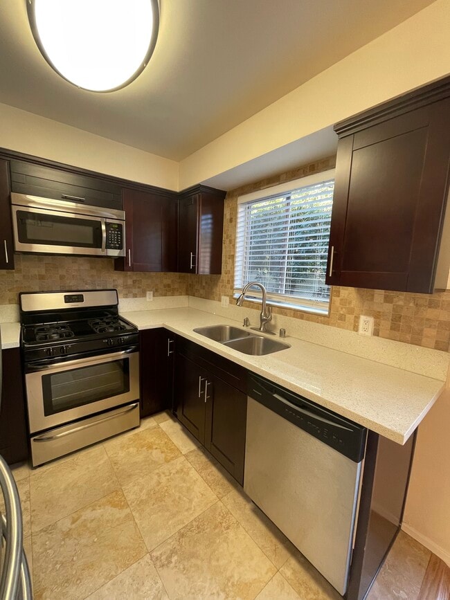 Photo - 855 Moraga Dr Unit 3