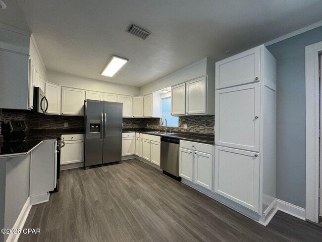 Photo - 5117 Douglas St