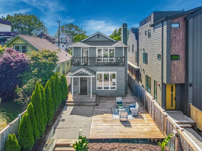 Photo - 2111 6th Ave W