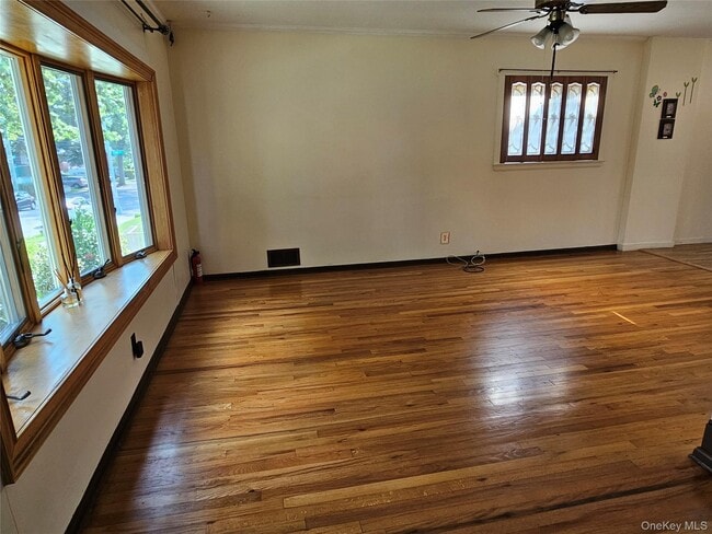 Photo - 248-41 Thebes Ave