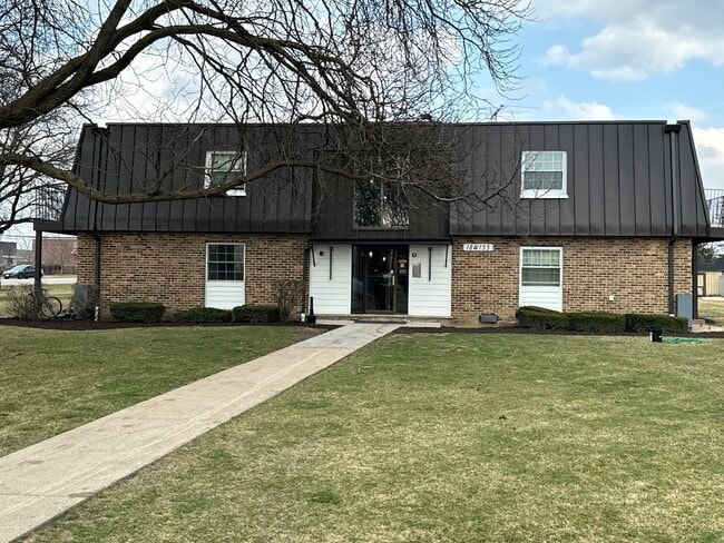 Building Photo - 7S035 W Suffield Ct Rental