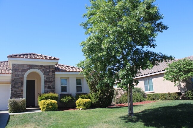 Photo - 1632 Serval Way