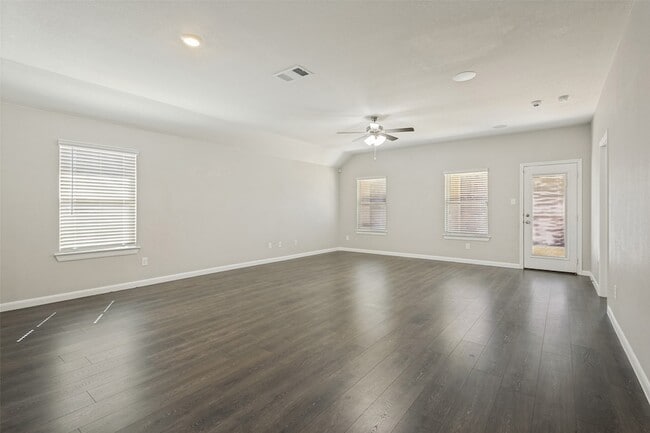 707 Range Dr