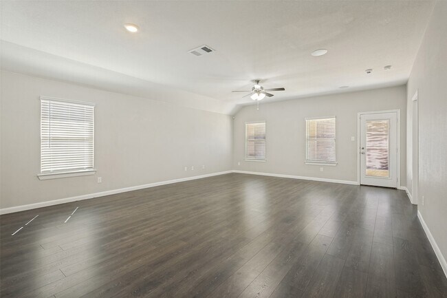 Photo - 707 Range Dr