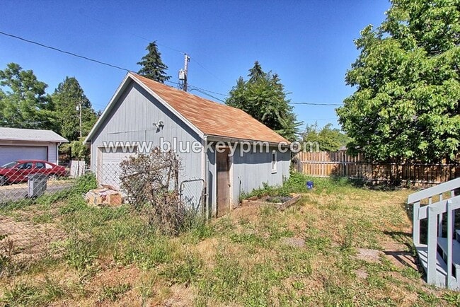 Photo - 3 bed, 1 bath Home w/ Easy Freeway Access Near Washington Elem School
