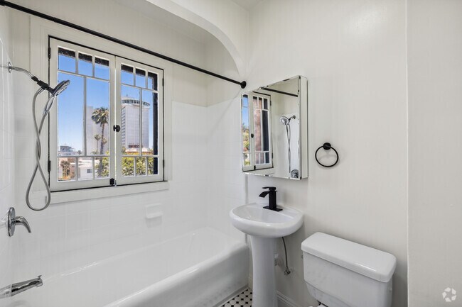 Studio - 550SF - Bathroom