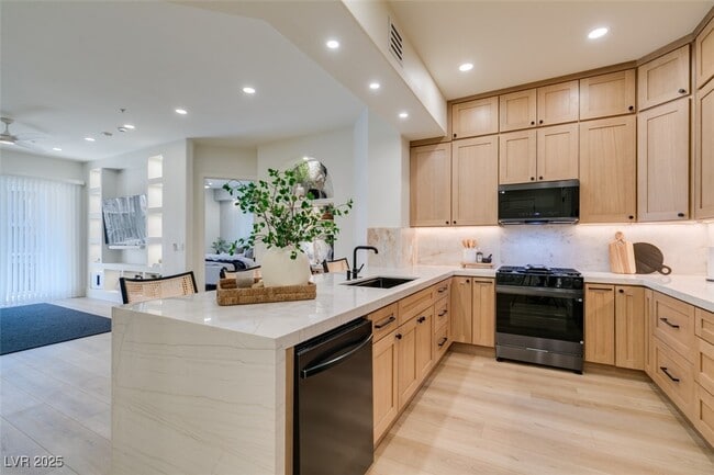 Building Photo - 32 E Serene Ave Unit 207