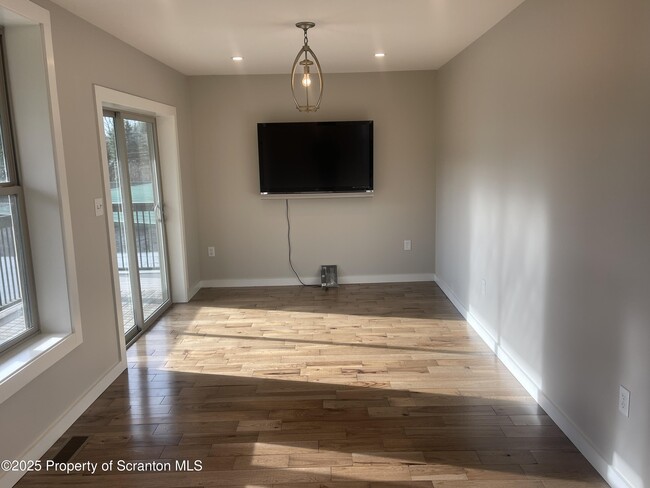 Photo - 628 Hudson St