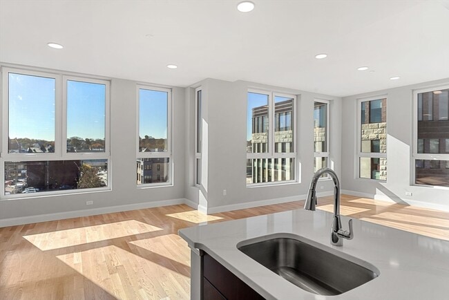 Building Photo - 10 Taber St Unit 201