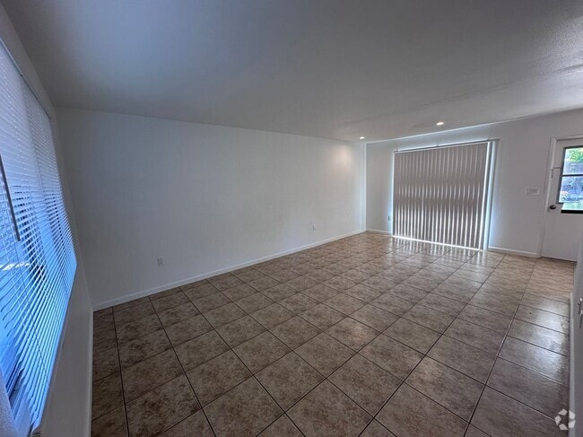 Building Photo - 813 New Stine Rd Rental