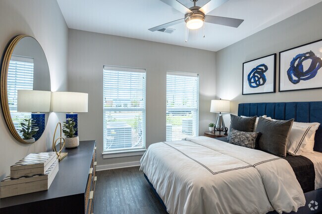 1BR, 1BA - 774SF