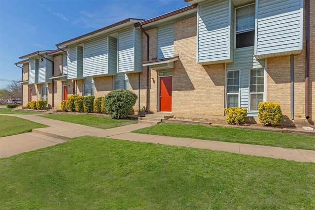 Photo - 2100 Southcrest Dr