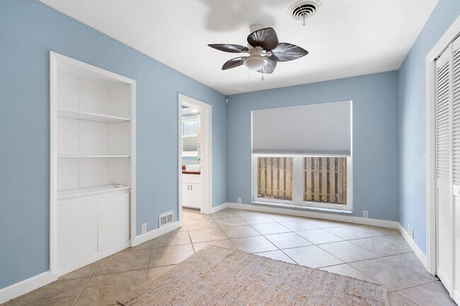 Photo - 611 Date Palm Rd