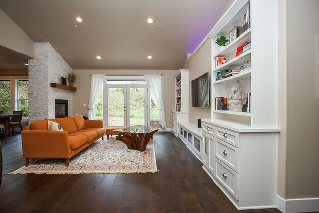 Photo - 1181 NW Jackson St