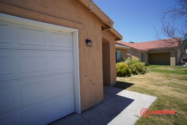 Photo - Three Bedroom Home in South Bakersfield!