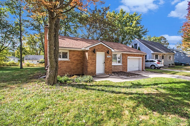 Photo - 392 Firwood St