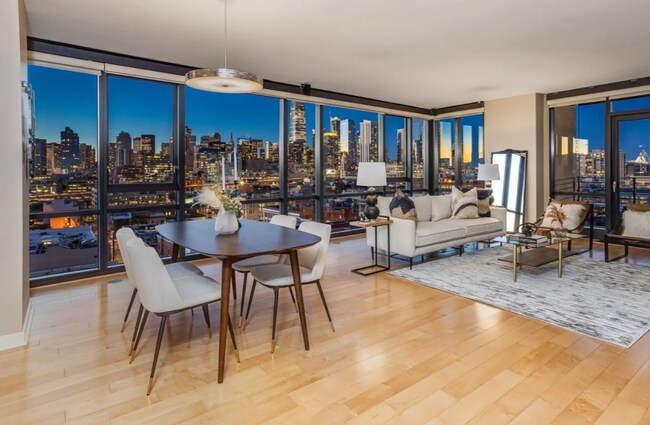 Photo - 250 King St Unit 1116