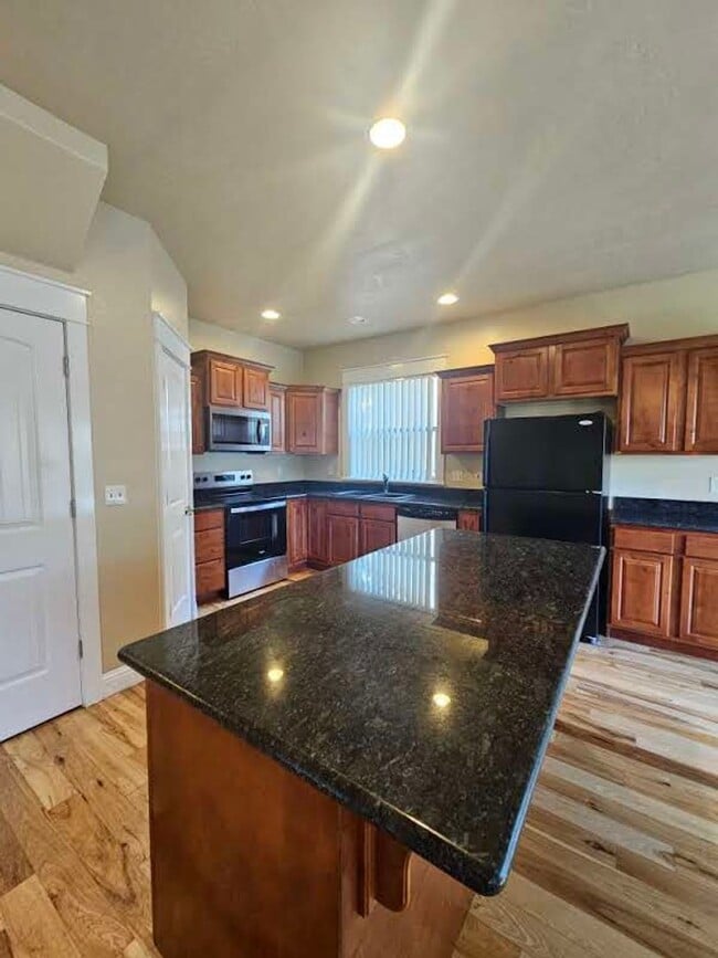 Building Photo - Meridian 5 Bedroom Home - $500 OFF MOVE IN...