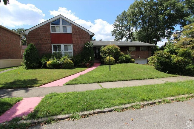 Building Photo - 82-26 190th St Rental