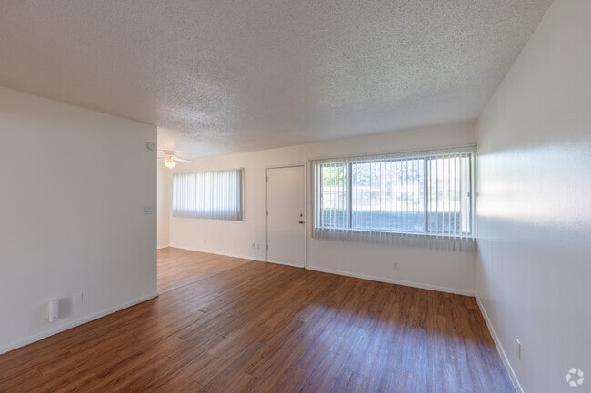 2BR, 1BA - 950SF - Living Room - Park Arms Apartments
