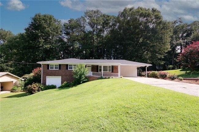 Photo - 840 Howard Ct SW