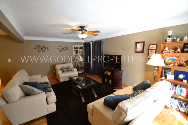 Photo - 3 Bedroom Ranch in Urbandale