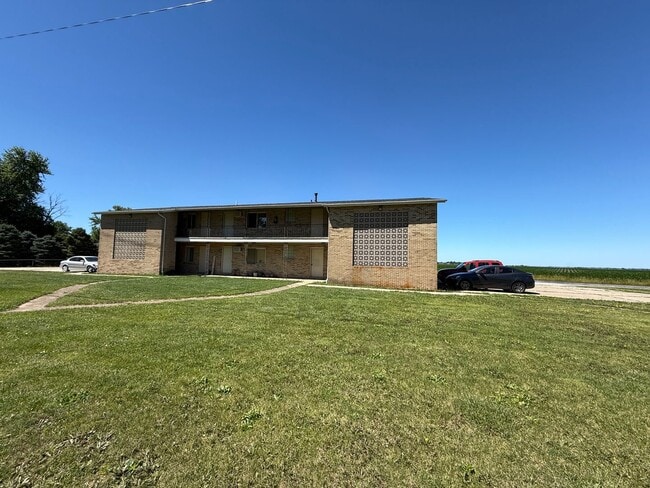 Building Photo - 2 Bed / 1 Bath Apartment in Warrensburg — Available Now Unit Apt 6