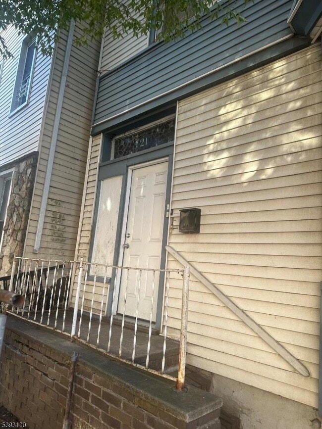 Building Photo - 21 Hawkins St