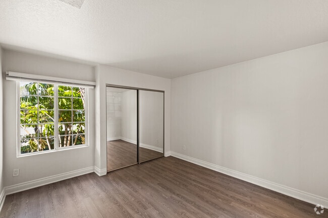 2BR, 2BA - 1,000SF - Primary Bedroom
