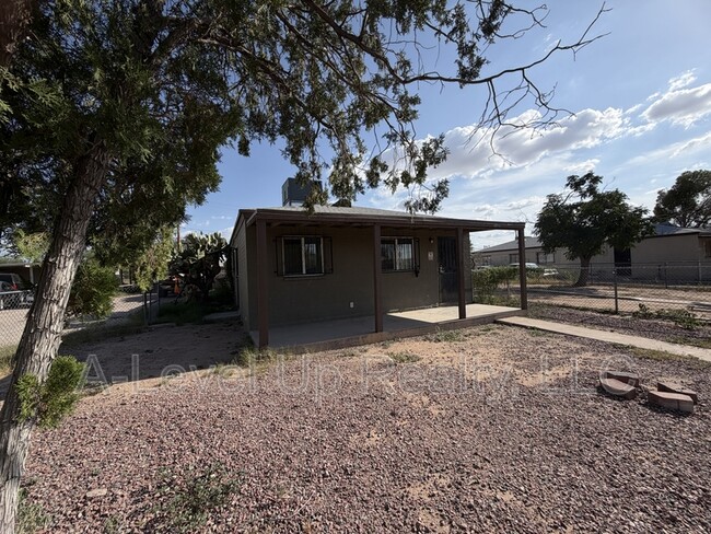 Building Photo - 2304 E Monterey Vista